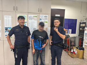 17萬現金丟垃圾車直送焚化爐　北投警翻垃圾堆找回