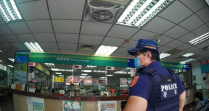 警民聯手識破「猜猜我是誰」詐騙，守住婦人28萬積蓄。