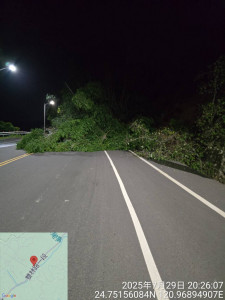 寶山鄉雙林路一段420巷附近發生大面積土石崩落「走山」。