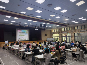 市府舉辦「打擊妨害綠能犯罪」專題講座，吸引各局處同仁熱烈參與。
2 政風處長陳文意出席致詞