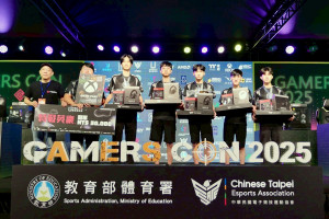 弘光科大電競代表隊「弘光獵鷹」奪得「2025第七屆大專盃電競錦標賽」射擊類團體賽冠軍。（弘光科大提供）