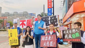 藍白兩黨青年代表反惡罷拚公投。