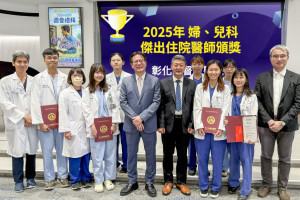 彰基公開表揚4位表現優異的婦產部與3位兒科部住院醫師，每位頒發新台幣30萬元獎金。圖／彰基醫院提供