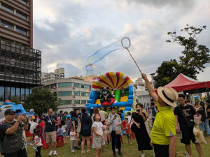 彰化童樂會遊樂趣，首場延平公園驚艷登場，市長林世賢與民眾同樂。圖／記者鄧富珍攝