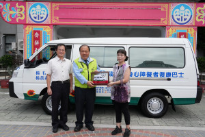 熱心人士捐贈復康巴士　陳光復感謝善舉助力身障朋友