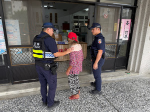 崙背分駐所協助護送迷失婦人平安返家／警方提供