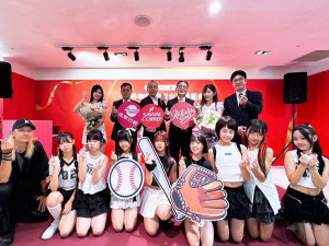 樂天女孩（Rakuten Girls）啦啦隊前進新竹大遠百。