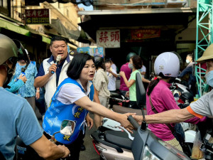 張麗善推許游顥是投雲彰交通網推手。（立委游顥服務處提供）