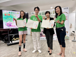 圖/創世基金會提供；采穎與陳思瑋擔任愛心藝人，與數聯資安楊淑宏營運長共同出席創世記者會。