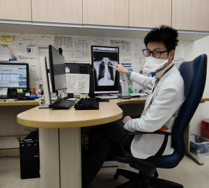 臺北榮民總醫院新竹分院胸腔內科邱華彥主任。