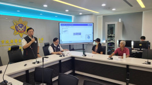 桃市警局劉印宮副局長主持「打詐儀錶板暨識詐記者會」。