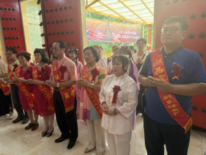大甲鐵砧山西靈宮建廟三十五週年慶。慶祝聖誕三獻禮祭典，信眾擠滿大殿，場面熱鬧。（記者陳榮昌攝）