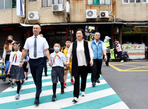 開學日彰化啟動「護童專案」為孩子撐起安全保護傘。圖／記者鄧富珍翻攝