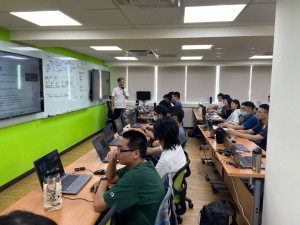 桃竹苗分署「產業新尖兵」計畫協助15-29歲失待業青年補充重點產業專業技能，順利就業。