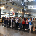 許縣長率團隊與同仁及大眾一同祈福。（記者扶小萍攝）