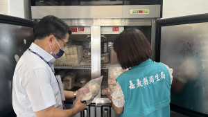 嘉義縣衛生局針對50間代表性的海鮮餐飲業者推出嘉有好廚房「嘉鱻嚴選 食安滿點」升級輔導專案／嘉義縣府提供