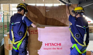 日立永大電梯提供量身訂製專用空調服，提供現場員工更舒適的工作環境。（圖／日立永大電梯提供）