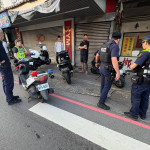 警方出擊攔查改裝機車。