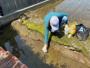 渠道水質採樣作業。
3 底泥採樣作業
4 自動連續監測水質儀器