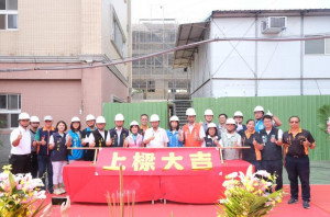 縣立二重國中新設校興建工程舉行上樑典禮。