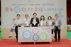 邱代理市長與李醫師一同宣告明(19)正式於21所國中巡迴開打。