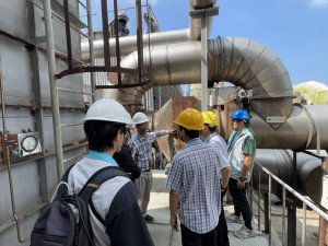 專家學者現勘防制設備。