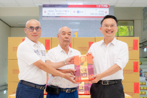 蘇副市長代表受贈。