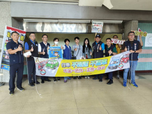 愛與感恩移民共融大會活動登場，桃警維護交通秩序，宣導交通安全常識。