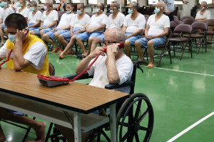 高齡身障受刑人與家人道盡心中無限思念。