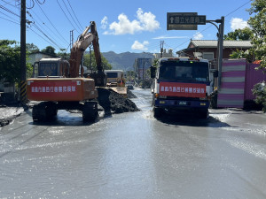 嘉邑行善團集結數十部車輛及大型機具趕往花蓮縣光復鄉救災／嘉邑行善團提供