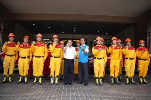 消防局26日派遣第2梯次人員前往花蓮支援。