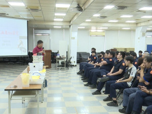 中壢、平鎮、龍潭、楊梅及大溪等5個分局聯合桃園市政府消防局辦理「員警創傷急救訓練講習」。