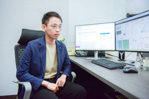 中原大學電子工程學系助理教授陳定睿，專注二維材料與先進元件研究，相關成果登上國際頂尖期刊《Nature》。