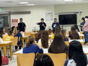 楊梅警深入轄內移工工廠反詐騙宣導。