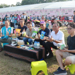 許縣長與信義鄉農會推薦豐盛的野餐趣活動。（記者扶小萍攝）
