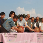 許縣長與農會三長及來賓為茶博閉幕進行封茶儀式，代表永續傳承。（記者扶小萍攝）