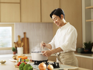 好侍食品代言人MASA主廚，親自研發日式豪華火鍋料理。