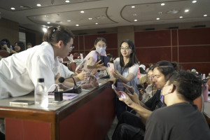 小組學員熱烈討論。