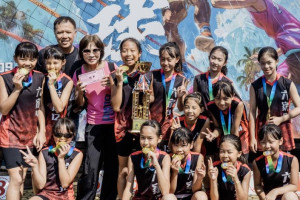六家國小女排連霸成功！榮登永信盃冠軍寶座。