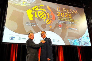 中原大學林康平(圖右)榮任IFMBE理事長，臺灣首位學者領航國際生醫工程界，展現中原大學國際影響力。