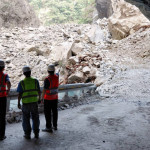 因應燕子口堰塞湖致立霧溪水位持續上漲，中橫公路台8線天祥至太魯閣（167.7k~184.5k）路段17日17時30分起實施道路封閉。（圖／交通部公路局東區養護工程分局）