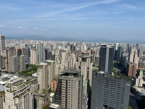 台中國際級公共建設與豪宅同場競技，形成罕見的「國際建築大戰」。圖片提供／業者