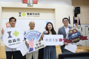 2025嘉義市購物節圓滿落幕，市府今天線上直播抽獎，抽出頭獎百萬油電車乙名，特獎壹百萬現金乙名／嘉義市府提供