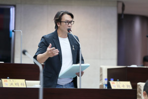 貓羅溪上次疏濬至今已快10年，簡議員認有必要趕緊再整治。（簡千翔服務處提供）