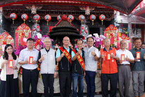 嘉義市文財殿今天舉行祝壽典禮，暨頒發「教育基金、營養午餐及課輔費」資助弱勢學生／嘉義市府提供
