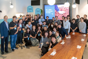 嘉義縣長翁章梁領軍9家咖啡莊園，在大阪Arc'teryx永久性咖啡館「BETA CAFÉ」舉辦「啡嚐嘉義・專業杯測暨媒合會」／嘉義縣府提供