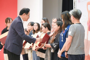 張市長表揚花蓮光復救災英雄。