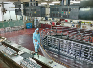 農產運銷公司全面清消防豬瘟。（縣府提供）