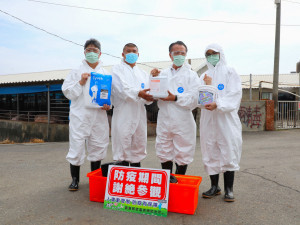 嘉義縣長翁章梁特別前往訪視養豬場消毒防疫作為／嘉義縣府提供