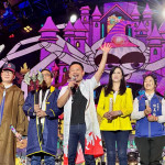 桃園市副市長蘇俊賓出席「2025樂活桃園-古堡狂歡.金曲派對開城演唱會」和大家同歡。